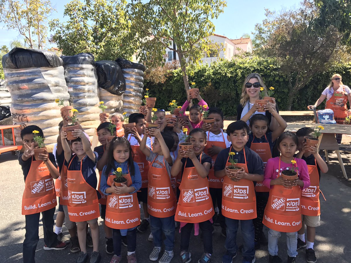 shanmgriff's tweet photo. Thanks Home Depot for welcoming San Marcos Kindergarteners into your store! The kids had a great time planting flowers. @likevike @sanmarcostigers #SMETigerWay https://t.co/5eRLbfteEc