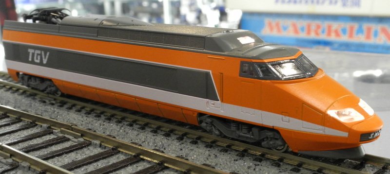 KATO TGVフランスｰスイスタイプ入荷！ ラウンドハウス 10-909 TGV