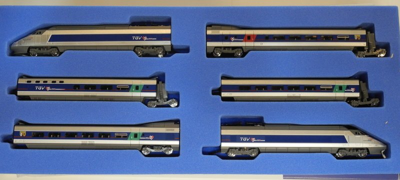 KATO TGVフランスｰスイスタイプ入荷！ ラウンドハウス 10-909 TGV