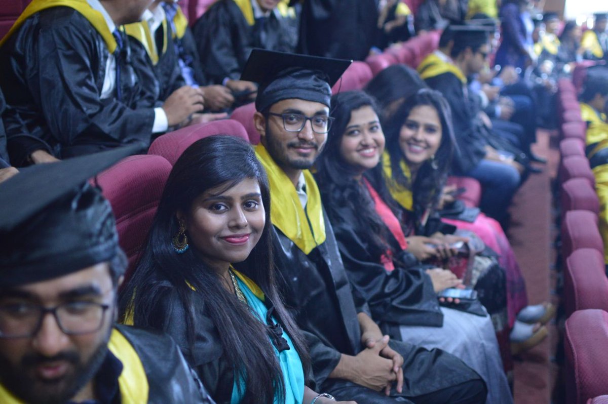 iift1963's tweet photo. @iift1963 congratulates the batch of 2016-18 on successful completion of their journey at IIFT. #Convocation

We are also indebted to Mr. @sureshpprabhu , Minister of Commerce &amp; Industry And Civil Aviation for his time to grace the 52nd Convocation ceremony with his presence. https://t.co/Bg8uTllolj