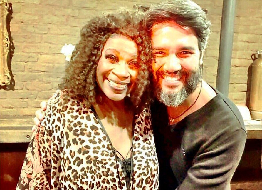fcatorfesampaio's tweet photo. Fernando Sampaio no show de Zezé Motta, no lançamento do disco "O Samba Mandou Me Chamar", no Theatro Net Rio.

@fernosampaio
#fernandosampaio #ZezeMotta #espetaculo #samba #show #netrio 
#musica #VolteLogoPraTV #FernandoSampaioNasNovelasEm2018 https://t.co/fz18HWNnBq