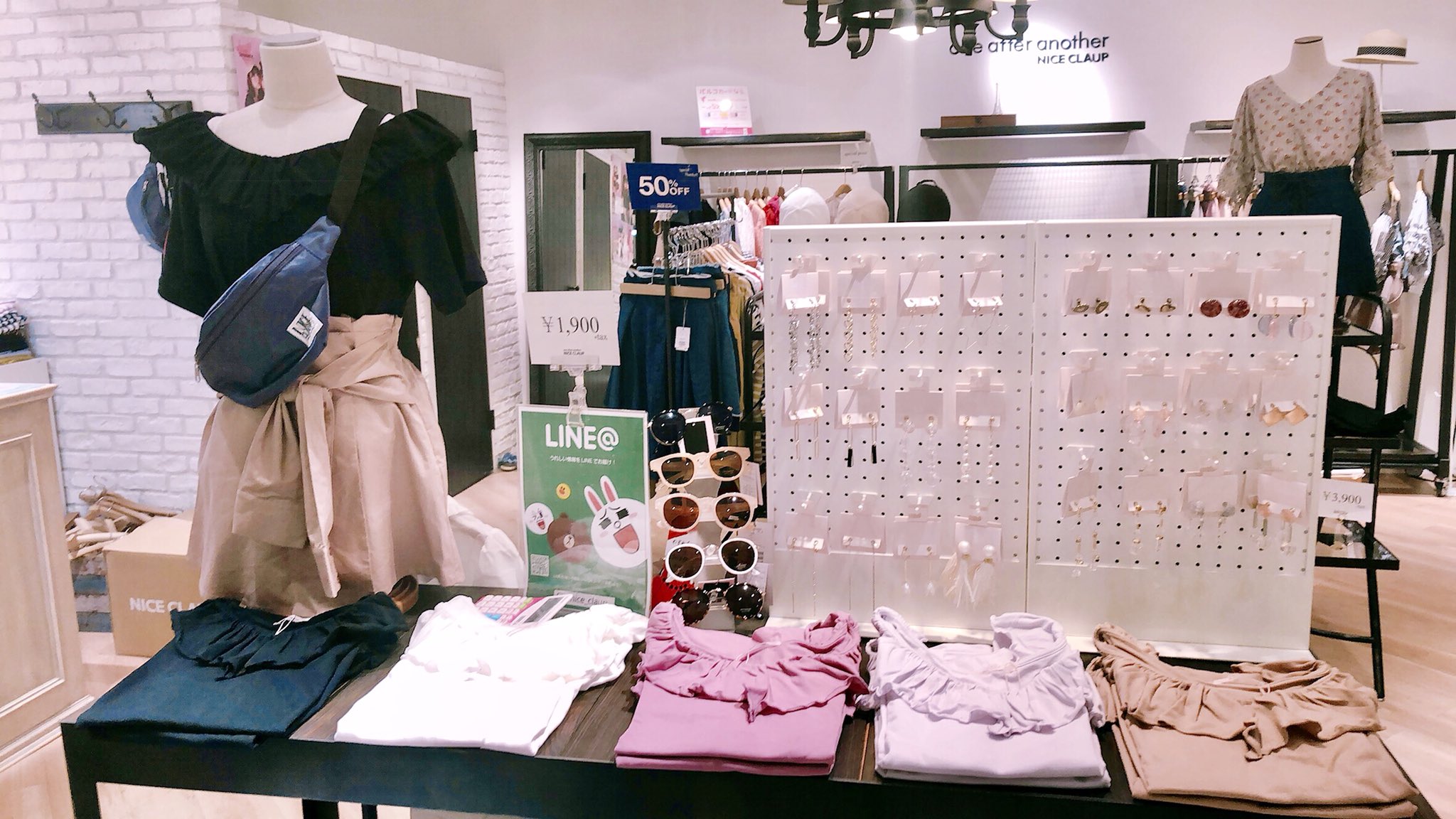 Niceclaup吉祥寺パルコ 無地の使いやすいプチプラtシャツに Newデザイン登場 フリルtシャツ入荷しました カラーは なんと 5色 お値段もお手軽の 1 900 甘めにもカジュアルにも 着こなせるフリルtシャツ 一枚持ってるだけでも Niceclaup吉祥寺パルコ 無地の使いやすいプチプラtシャツに Newデザイン登場 フリルtシャツ入荷しました カラーは なんと 5色 お値段もお手軽の 1 900 甘めにもカジュアルにも 着こなせるフリルtシャツ 一枚持ってるだけでも