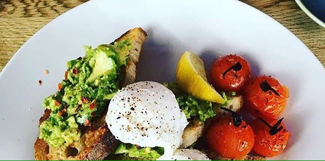 N8Elsie's tweet photo. Great start to sunny Saturday avocado , poached eggs and roast tomatoes 🥑🥑#hornsey #n8 https://t.co/zL41AX9tAG