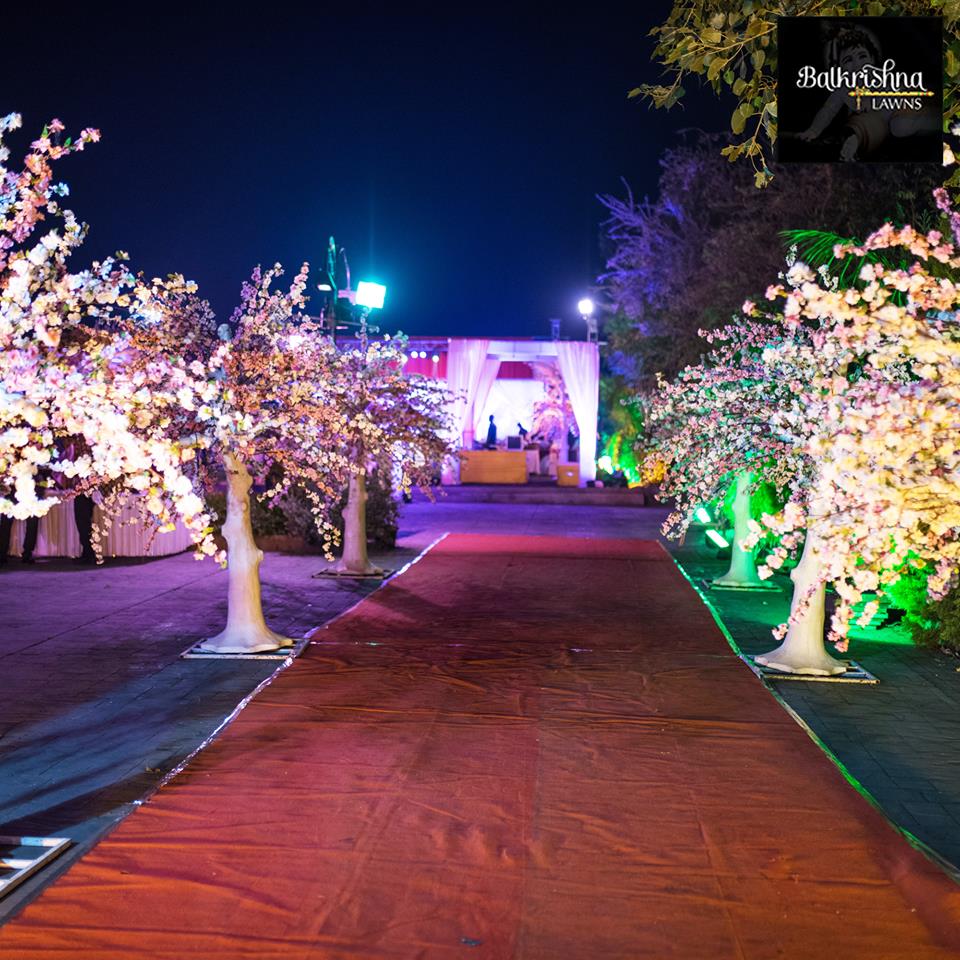 balkrishnalawns's tweet photo. Create your own style statement by organizing your #wedding in a grand manner at #BalkrishnaLawns.
#eventlawns #Puneevents #Punefest #koregaonpark #weddingtheme  #weddinglawns #destinationwedding  #weddinginvitations #weddingthemes #weddingfashion 
https://t.co/IOXiYZTTFg https://t.co/vNNaHGnM3Y