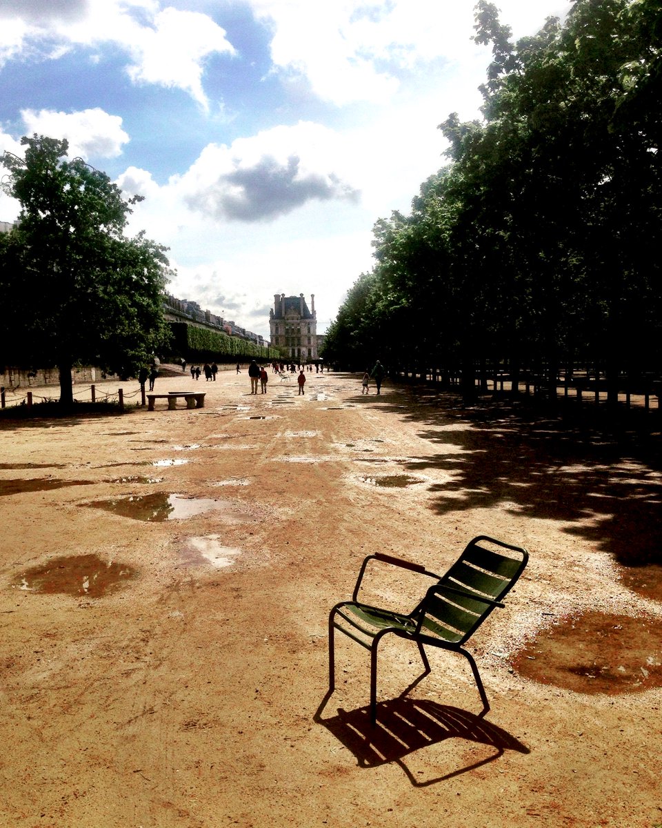 focusonparis's tweet photo. A place in the park: a lone #chair in the #jardindestuileries #paris #louvre #architeccture #gardensofparis #tuileriesgardens #tuileries #parisparks https://t.co/fVjudwvnHj https://t.co/YriCvcj5P7
