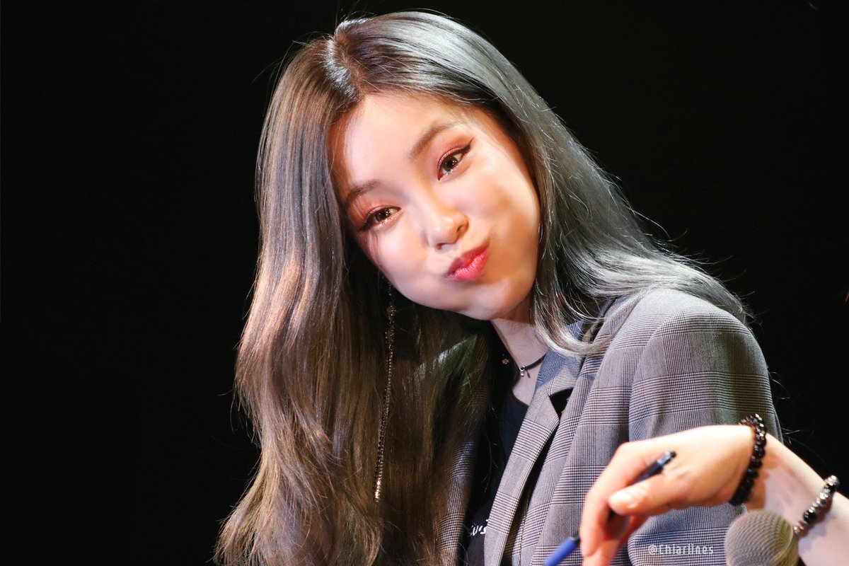chiariines's tweet photo. 180504 Voice Up Concert 2018 #taiwan #대만 #헤이즈 #Heize https://t.co/I6nQUollje