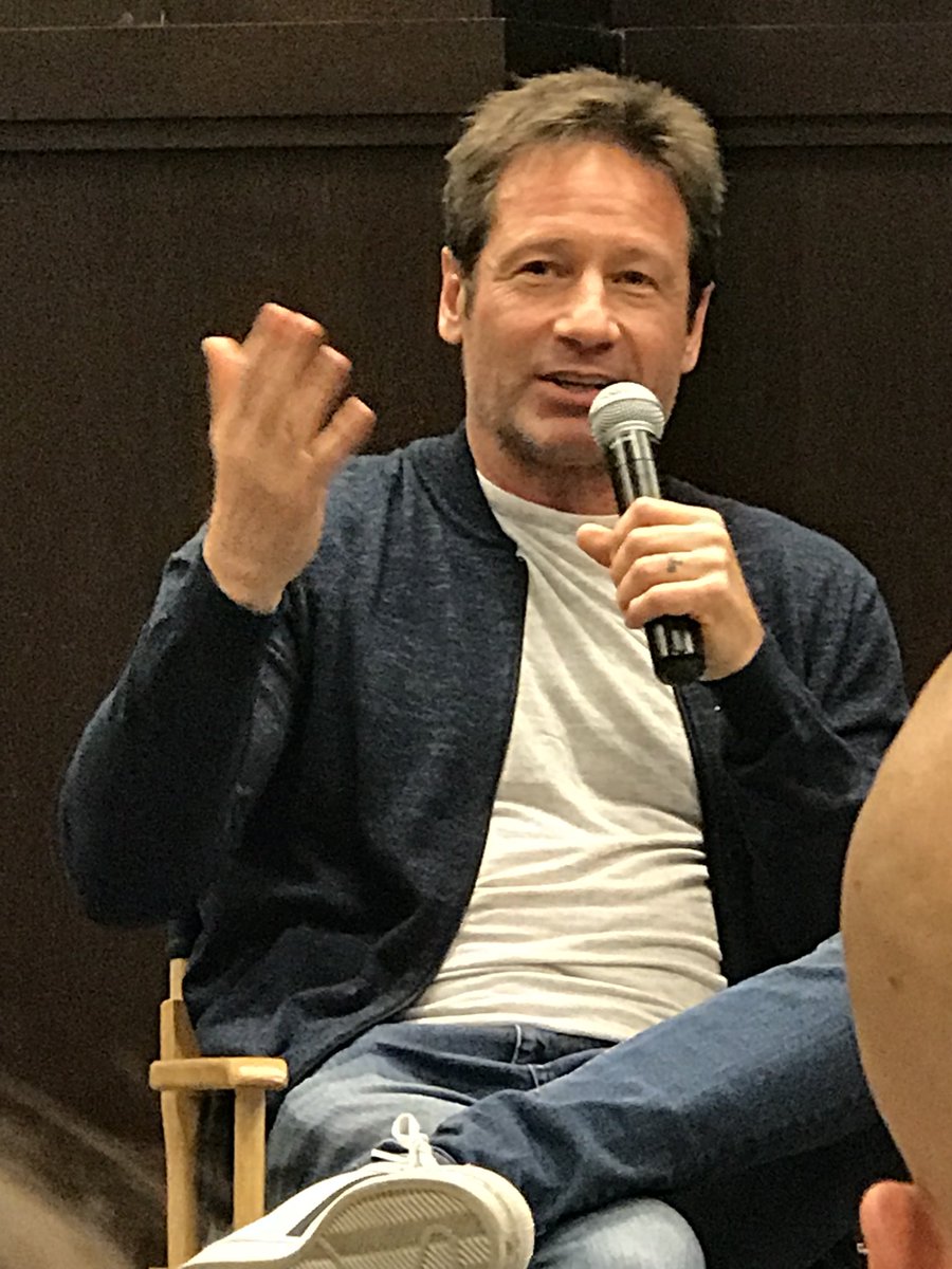 2018/05/04 - David at Barnes & Noble at The Grove  - Los Angeles, CA DcaT24MVMAA-tHH