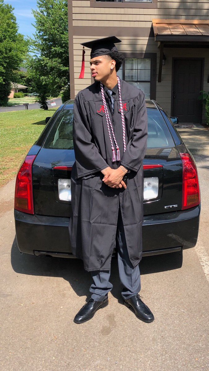 Words can’t describe how proud I am of this young man. It was so special to see you walk across that stage today. No one will ever be able to take it away from you,you earned every bit of it! 

#AD #Tacoma #22 #Pepsi #Foss
@justwannawin22 

Ar’Mond Davis
🎓 University of Alabama