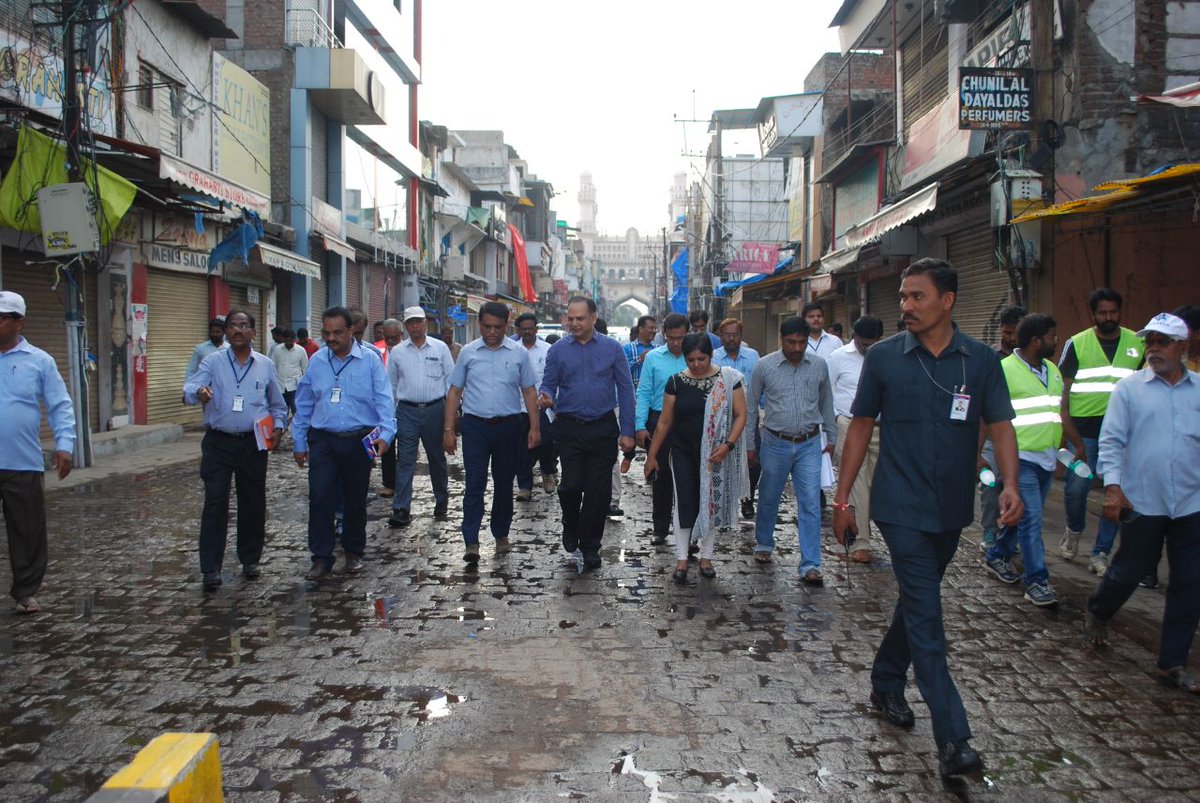 CHARMINAR_GHMC's tweet photo. Some more glimpses from Todays Visit to Charminar #ProjectCHARMinar @KTRTRS @arvindkumar_ias @CommissionrGHMC @GHMCOnline @acit_ghmc https://t.co/bbcSInznOj
