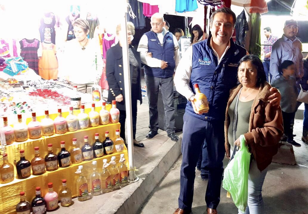 TemoGalindo's tweet photo. Inauguramos para todos los nogalenses las tradicionales #Perradas de la Calle Elías; vengan con su familia y amigos a disfrutar del mejor ambiente de la #FeriaDeLasFlores2018. ¡Los esperamos! https://t.co/WRDy366jSw