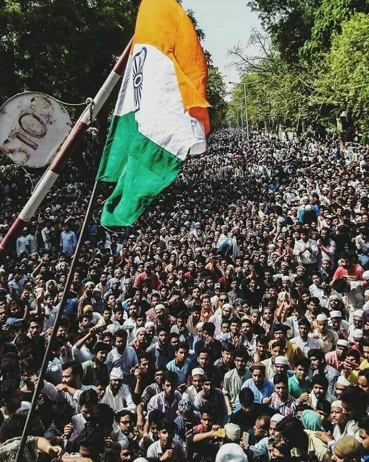 mdsultanalam's tweet photo. Zarraat ka bosa lene ko sau baar jhuka aakaash yahaṅ
Khud aaṅkh se hamne dekhi hai baatil ki shikast-e-faash yahaṅ.....
#StandWithAMU
#AMU1875Est.
#AgainstTerroristAttack
#SaveEducationalInstitutes
:MSA https://t.co/t8a0hparPV
