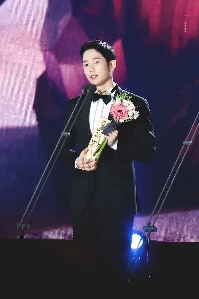 Jhaein41's tweet photo. 180503 백상 예술 대상 #정해인 #Junghaein @ActorHaein 
인기상 정말 축하해 👏👏👏 https://t.co/BEI7OcOsq3
