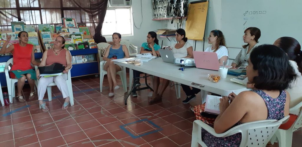 Denisse1324's tweet photo. Círculo de estudios #sector08E diplomado Principios Pedagógicos del nuevo modelo educativo 📖🖊️Preescolar listas para la siguiente sesión @sergioruvalca @saire83 @PacoAyon @TeresaOrozco @letyramirez31 @Anna_ValMe @AnaochoaM https://t.co/JE8dB3eHx3