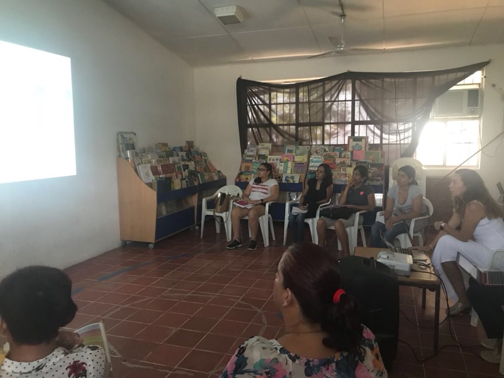Denisse1324's tweet photo. Círculo de estudios #sector08E diplomado Principios Pedagógicos del nuevo modelo educativo 📖🖊️Preescolar listas para la siguiente sesión @sergioruvalca @saire83 @PacoAyon @TeresaOrozco @letyramirez31 @Anna_ValMe @AnaochoaM https://t.co/JE8dB3eHx3