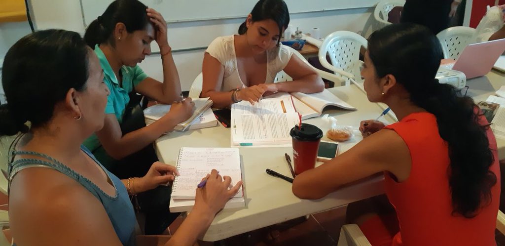 Denisse1324's tweet photo. Círculo de estudios #sector08E diplomado Principios Pedagógicos del nuevo modelo educativo 📖🖊️Preescolar listas para la siguiente sesión @sergioruvalca @saire83 @PacoAyon @TeresaOrozco @letyramirez31 @Anna_ValMe @AnaochoaM https://t.co/JE8dB3eHx3