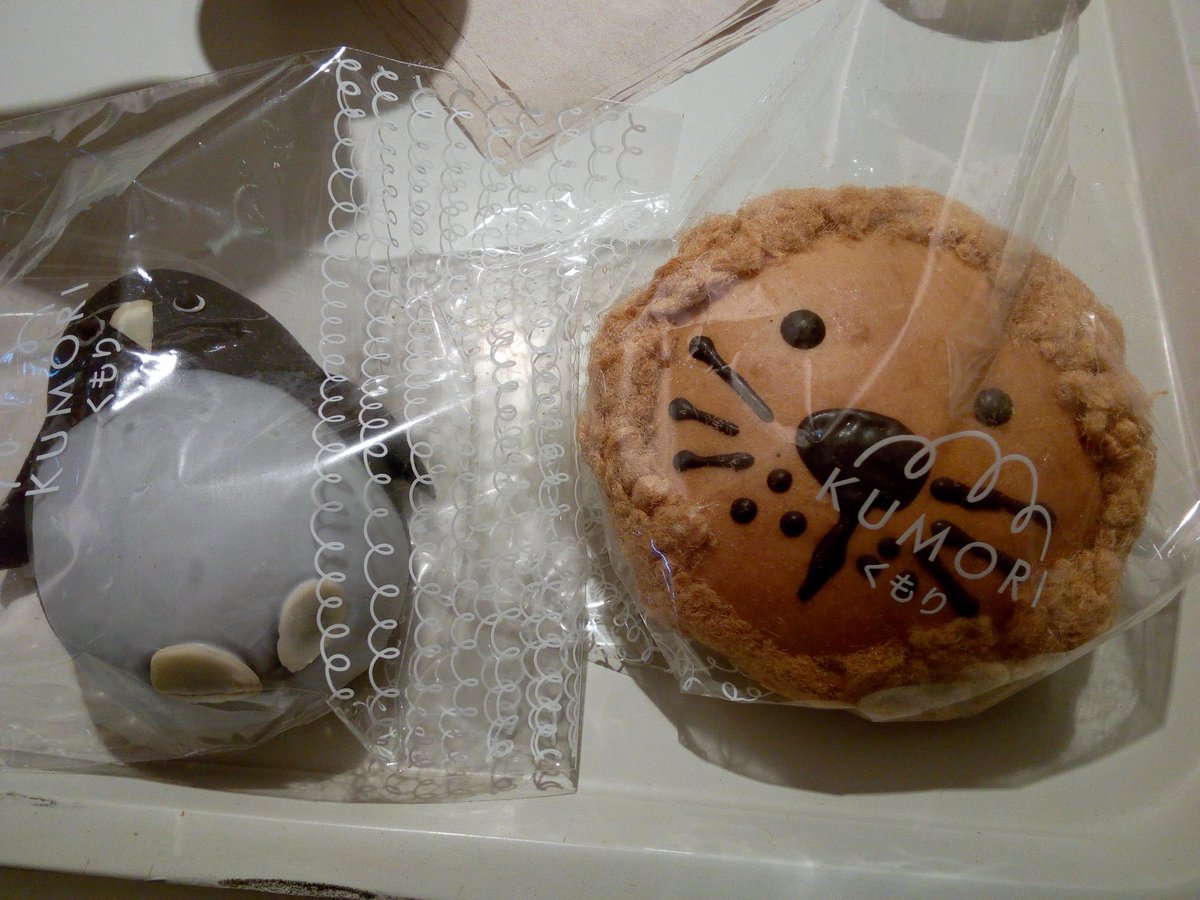 PandaBea_r's tweet photo. Oh'reo the oreos & cream stuffed penguin & Lion Prince w/ the pork-floss mane :3 😋 🍞
Critique rating 11/10 (super filled!! ) and 8/10 (fluffy af), respectively.
#Kumori #animalbread #review https://t.co/366kmSdAdx