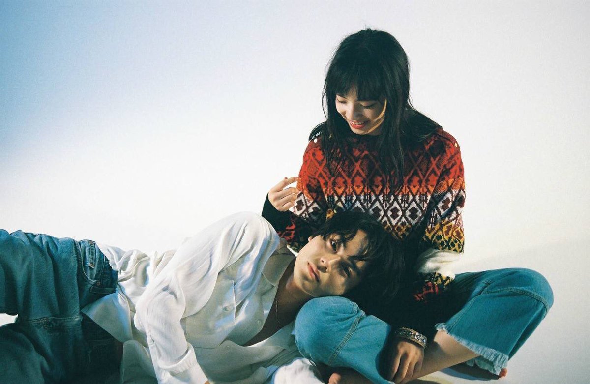 羊 なんて妄想してて思ったけど自分の性癖が魔女とか黒猫みたいなちょっと得体の知れない妖艶な美しさへの偏愛で出来てるんだなって だって菅田さんは黒猫っぽいしナナスダは魔女の子みたいな不穏な雰囲気ある