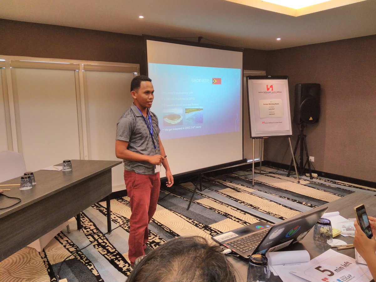 wikimediaid's tweet photo. Binsar de Jesus tells his experience in establishing user group in Timor Leste. #ESEAP #ESEAPCon18 https://t.co/bsrxMLwZd6
