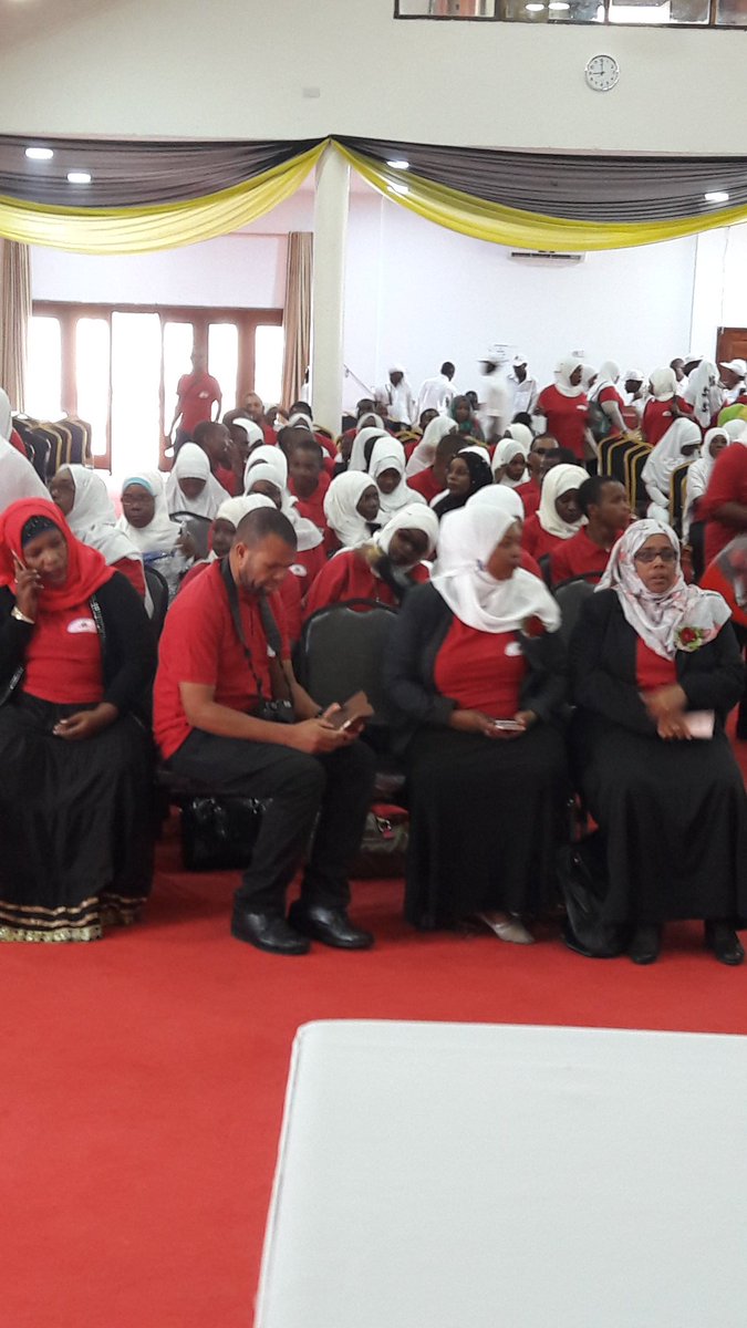 Happening now celebrations of International Day of Midwives in Zanzibar #MidwivesMatter #MidwivesSaveLives @jtfmahon @hashina_b @UNFPATanzania