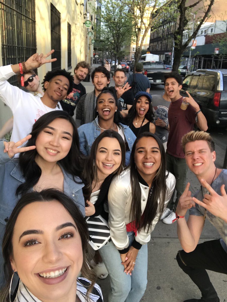 MerrellTwins's tweet image. Do you see any Youtubers that you watch in this selfie?🤔 Thank you @YouTube for bringing us all together for the Creator Summit this week! Loved catching up and meeting friends! 😊