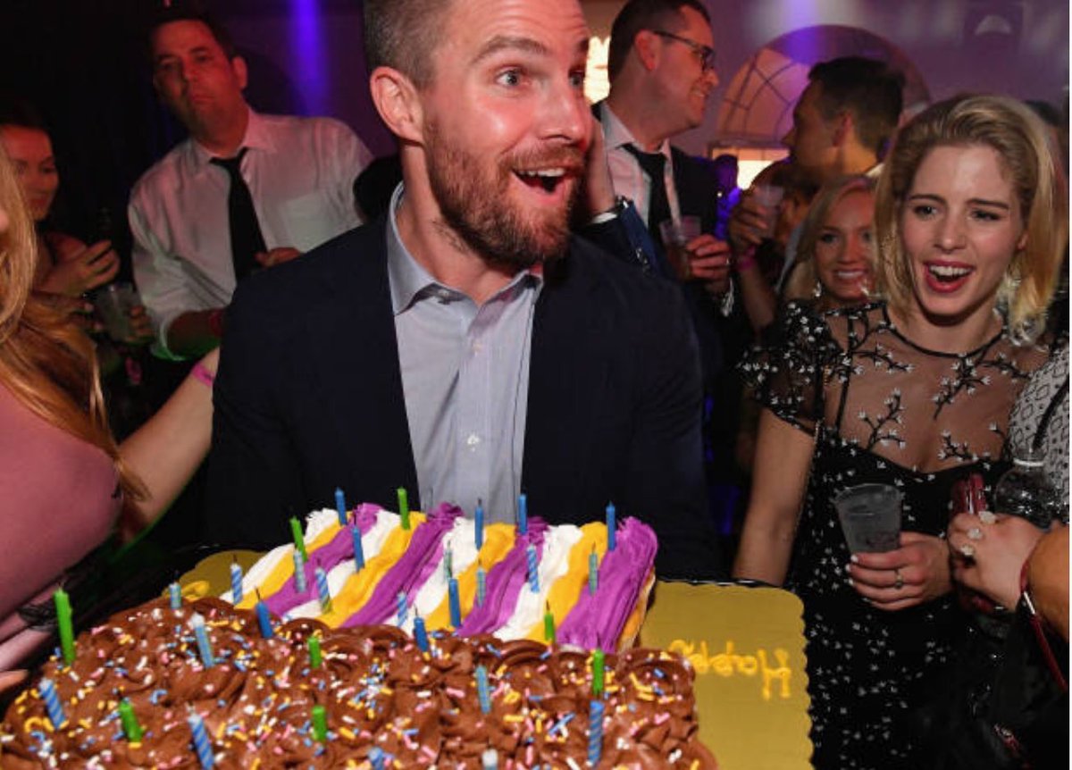 TodoArrow's tweet photo. Imagen del cumpleaños de Stephen Amell!! 😍 https://t.co/OFwYvV1UPc