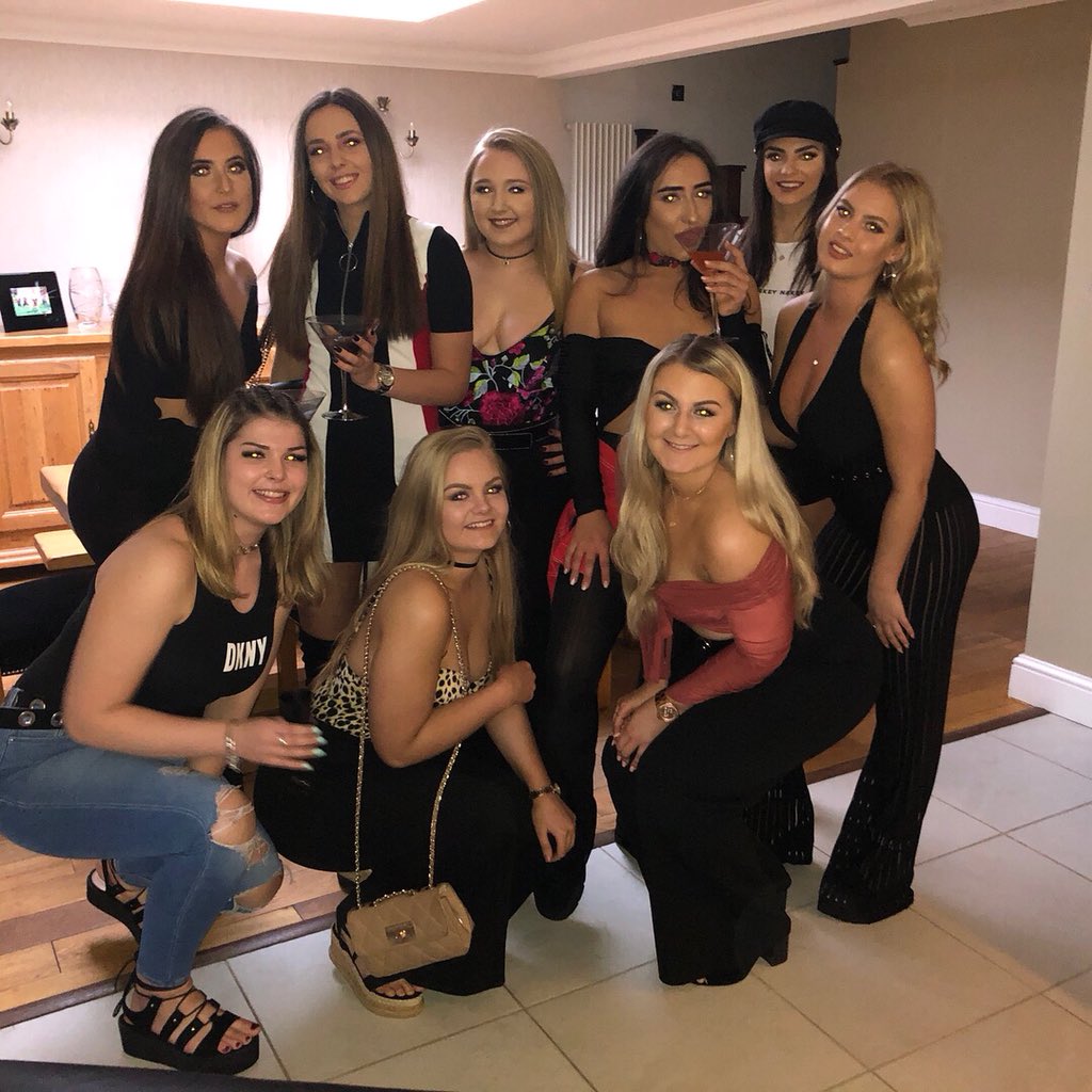 ellegrierson's tweet photo. Happy birthday for yesterday Hun hope you had a lovely day  @izzyfrewin_ ❤️🍸🌸🍾 https://t.co/iKcHDmtun8