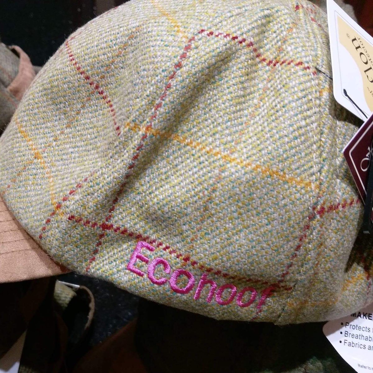Ecohoof's tweet photo. We are giving away an #EcohoofCap with every 2xtubs of #Pinkhoofclay only until #BankHolidayMonday #HorseHour #HorseChatHour #eventinghour #EquineHour #Equine #ponyhour #247equestrian #PinkHoofClay a must have for every tack box #MagicInAPot https://t.co/kTME5ain2e