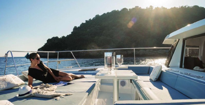 Pour le retour du beau temps notre BALI 4.3 vous autorise tous les plaisirs avec son immense cockpit avant 🌞