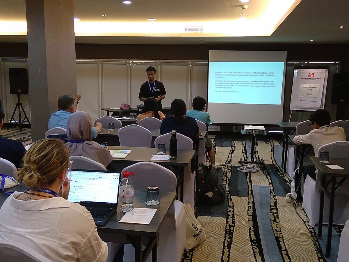 wikimediaid's tweet photo. Tanweer from @WikimediaAffCom presents about supports that AffCon can give for the establishment of new Wikimedian user groups. #ESEAP #ESEAPCon18 https://t.co/gA6uVCdFL1