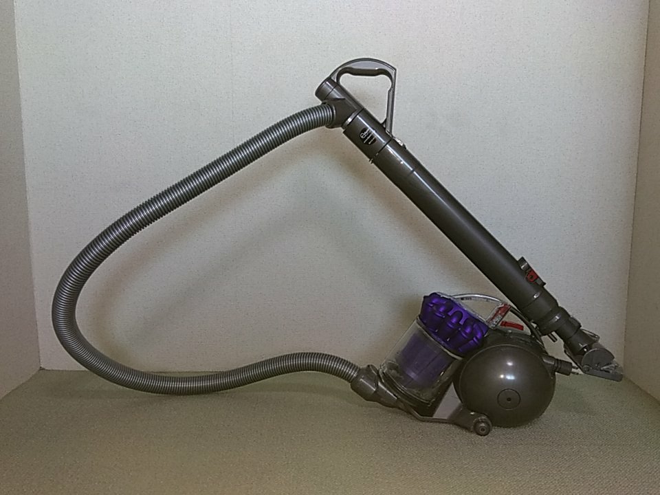 wasshoi_ozn's tweet photo. 掃除が楽しくなる一台を導入。
さっき使ってビックリ😱😱
めちゃくちゃ取り回しよくて、
めちゃくちゃ吸い上げる😳😳
そして形もかっこいい😍😍
思わず撮影しました。
#dyson #DC48 https://t.co/aQ1Mv25X5u