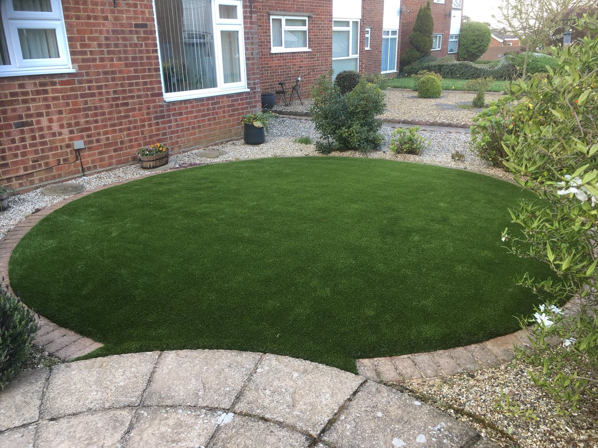 artigrassltd's tweet photo. Stunning front and back Installation to this #felixtowe garden.
#Artificialgrass #garden #Suffolk https://t.co/Xqjx3ehYYb