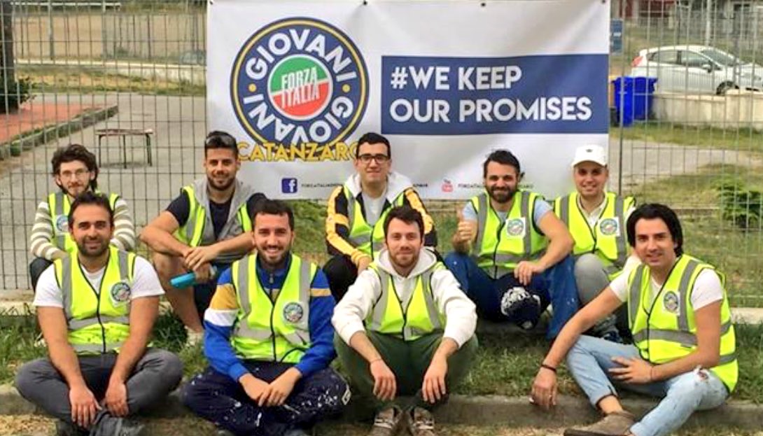 fi_giovani's tweet photo. #NonCiFermiamoMai: qui #Roma #Monopoli #Pavia #Catanzaro a lavoro ad ogni latitudine d'#Italia. #Militanza e #Territorio! @CalabriaTw @forza_italia @GruppoFICamera @Fi_Pdl_Senato https://t.co/SkoFkYQIVW