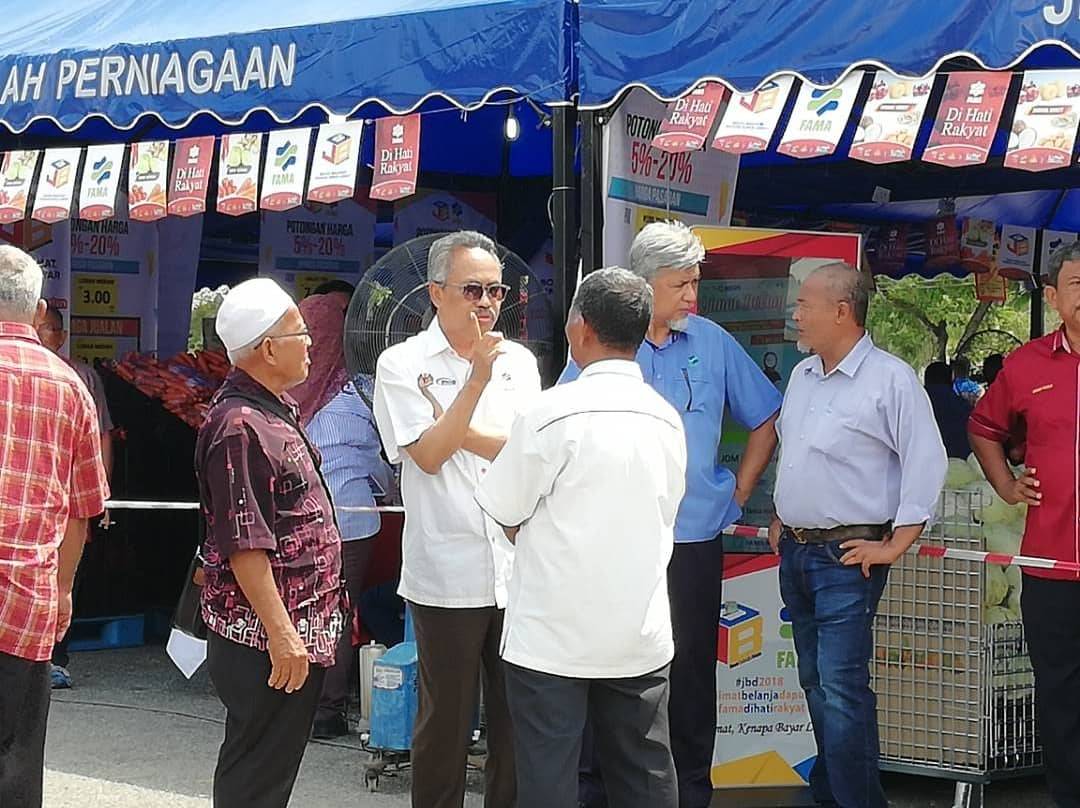 TheGoat30965's tweet photo. Sebentar sahaja lagi majlis perasmian Jimat Belanja Dapur peringkat negeri Kedah yang akan disempurnakan oleh Menteri Besar Kedah, Datuk Seri Ahmad Bashah Md. Hanipah akan bermula.
@shaberyc @najib_razak @FAMA_Malaysia
#famadihatirakyat #nbos #tn50 #jbd2018 #jimatbelanjadapur https://t.co/xa62Iw1FWu