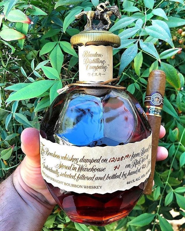 whiskey2go's tweet photo. Blanton’s 1991! 🐴 Single Barrel Bourbon! This is the first Single Barrel Bourbon Release 1984! Have you Had a Taste? 🥃🥃🥃
.
.
.
.
.
#bourbon #singlemalt #scotch #whisky #whiskey #bookers #stagg #buffalotrace #thomashandy #bourbonwhiskey #bourbonporn #… https://t.co/9MXqB5N1YE https://t.co/RjoesCXBn5