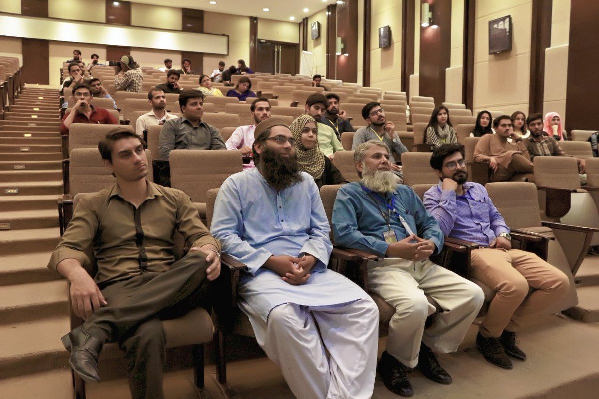 Catching_Sky's tweet image. Sminaronartofpublicspeaking##indeedinterestingsessionandworthlistening