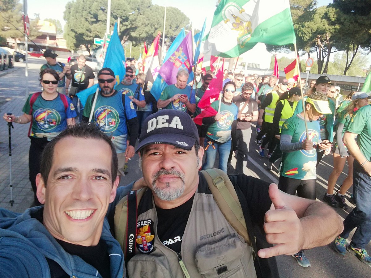 Jandrolion's tweet photo. LA #MarchaPorLaEquiparacionYA Va a entrar en Moncloa en breve... CAMINO A PLAZA DE ESPAÑA. ¡¡VAMOS @jusapol A TOPE!! #EquiparacionYa #5MMadrid https://t.co/KrQR4sZq3S
