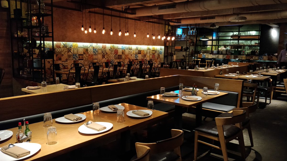 A2Afreen's tweet photo. Staying away from non vegetarian food is a good idea in this weather. With the same thought I planned to visit the all Vegetarian place called @VedgeIndia, #Andheri, #FunRepublic
Details from visit https://t.co/Cg7S07fuIy
#AafEats #UnfilteredDotIn #VedgeGetsEdgier #GoVedge https://t.co/sVt7kmknfX