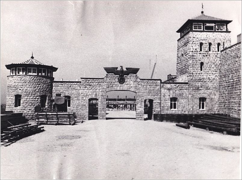 AuschwitzMuseum's tweet photo. 5 May 1945 | @USArmy soldiers liberated the German concentration camp #Mauthausen. Between 1938-45 over 190,000 people were imprisoned there. At least 90,000 of them were killed, including around 28,000 Poles. https://t.co/dmhAMsfJXZ https://t.co/tomDZt2MOx