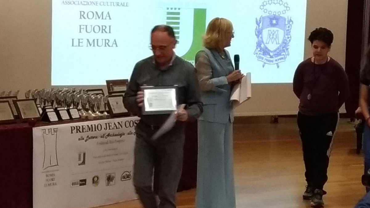 enrico_farda's tweet photo. Con alcuni studenti delle mie scuole,  IC via Marelli e IC Melissa Bassi di Roma, vincitori premio Jean Coste #Romafuorilemura. Grazie alla bravissima Rita #Pomponio @pomponio https://t.co/gHIbc7Z9kk