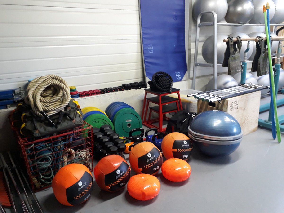 mansanna78's tweet photo. Arrivage de printemps! Futurs séances s'annoncent coriaces 🤤
@leveladdict @CasalSport @sveltusfitness
#crosstraining #gym #run #kettlebell #wallball #bodyweight #sandbag #medball #gymball #elastiband #bosu #jumprope #slackline #plyobox #hardcross #wolfteam 💪🐺💪 https://t.co/e8Z5BU3Pkg