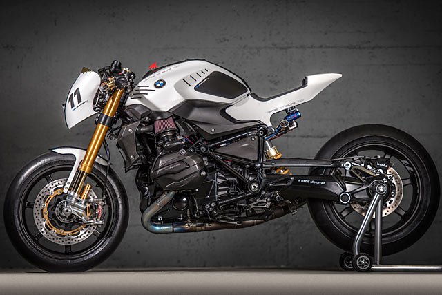 pipeburn's tweet photo. TOXIC AVENGER. VTR Customs’ Killer ‘White Venom’ BMW R1200R Nitrous Racer https://t.co/gA9TMHnm0R #BMW #R1200R #Racer #Nitrous #Switzerland #Pipeburn #VTRcustoms https://t.co/F869iRgpXz