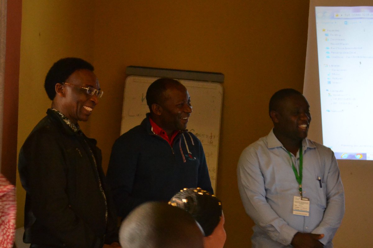 PaxChristi's tweet image. La 4ème et dernière journée de cette #FormationDesFormateurs à Goma commence avec une prière ouverture par le directeur du Centre d&apos;accueil Caritas. #NonviolenceEnAfrique