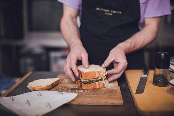 Whilst on your @GIfestival tour of the #EastEnd of #Glasgow there is plenty of unique food &amp; drink offers to keep you satisfied! 🍔🍟🥞

Follow the link below to our website which details all the best venues and offers available today! 

tinyurl.com/yao566hv

#GI2018 #EEFS