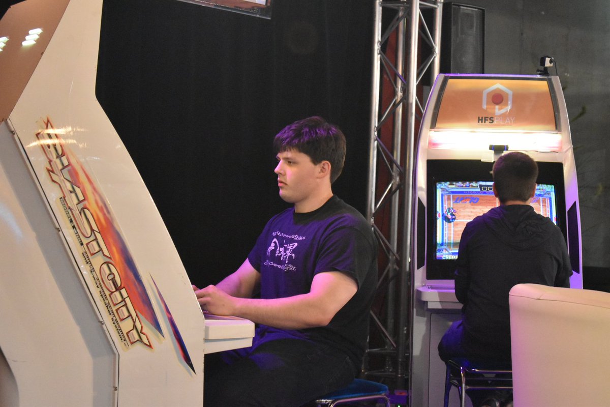 windjammersfr's tweet photo. Bravo à l'équipe de @Matt_Karpinski "Le fromage de philly" pour leurs victoire au 10v10 et aujourd'hui c'est #Discmania4 toujours au @HFSplay !! D'après vous qui sera le grand gagnant? ;) https://t.co/u1VeroqReg