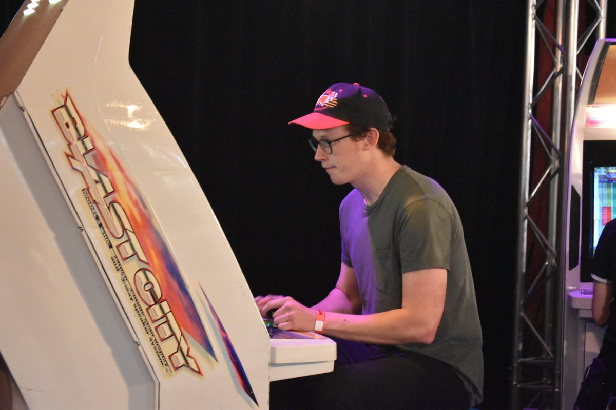 windjammersfr's tweet photo. Bravo à l'équipe de @Matt_Karpinski "Le fromage de philly" pour leurs victoire au 10v10 et aujourd'hui c'est #Discmania4 toujours au @HFSplay !! D'après vous qui sera le grand gagnant? ;) https://t.co/u1VeroqReg