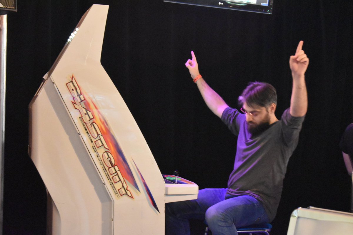 windjammersfr's tweet photo. Bravo à l'équipe de @Matt_Karpinski "Le fromage de philly" pour leurs victoire au 10v10 et aujourd'hui c'est #Discmania4 toujours au @HFSplay !! D'après vous qui sera le grand gagnant? ;) https://t.co/u1VeroqReg