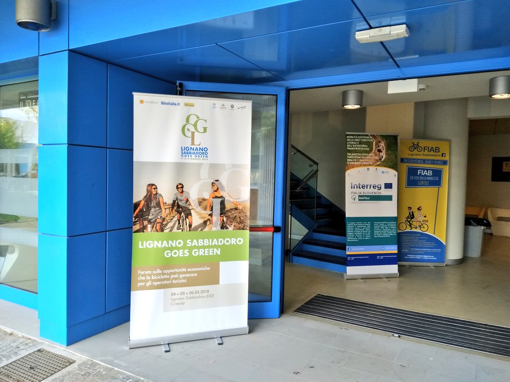 marmaz's tweet photo. A Lignano tra un temporale e l'altro sta per iniziare la seconda giornata del #bikenomicsforum. Oggi parlo anch'io: l'importanza delle #braghette nella comunicazione della bicicletta.
Com'è andata ieri: https://t.co/aGJgtakj7j https://t.co/Bb0LfOqALq