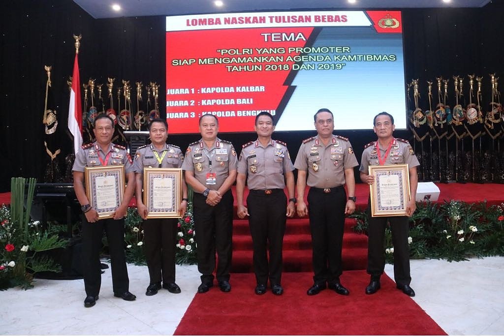 SabharaPtk's tweet photo. #poldakalbarberkibar #zeroillegal #zerotolerance #thebestpol #viral #polisiindonesia #pontianakinformasi https://t.co/A5wB5lv2eE