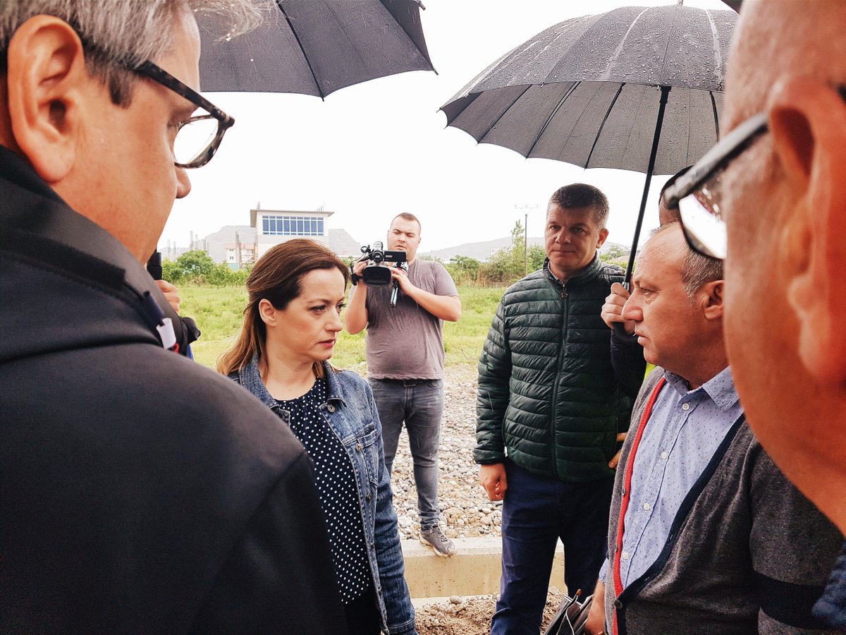 senidamesi's tweet photo. #Inspektim i rikonstruksionit të rrugës 'Shkodër-Velipojë', #projekt i financuar nga #QeveriaShqiptare & zbatuar nga Fondi Shqiptar i Zhvillimit. https://t.co/kaByytjYGw