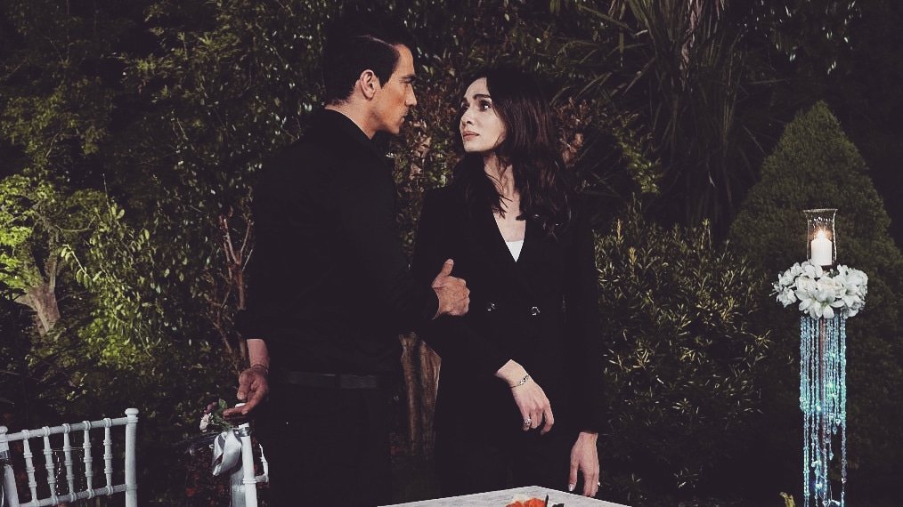 "There will always be love between us no matter how much distance tries to take it's place... Even in this mess we are still perfect for each other..." ❤

#SiyahBeyazAşk #AsFer #BirceAkalay #İbrahimÇelikkol #Aslı #Ferhat #BöyleBitemez #AsFerBitmez